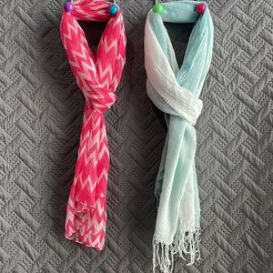 Duo scarfs: A multi purpose fringed white Blue Scarf + a Hot Pink Chevron Scarf
